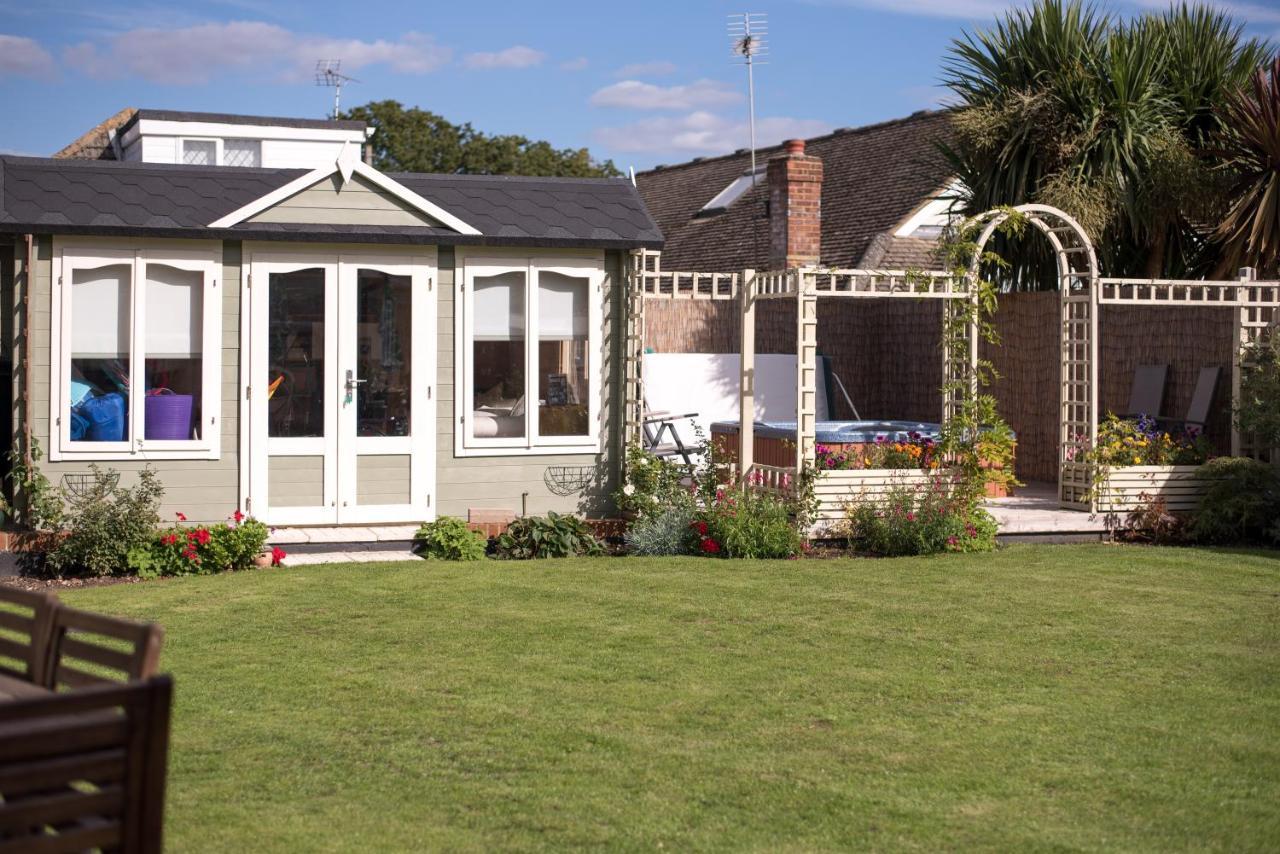 April Lodge Poole Exterior photo