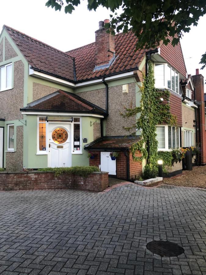 April Lodge Poole Exterior photo